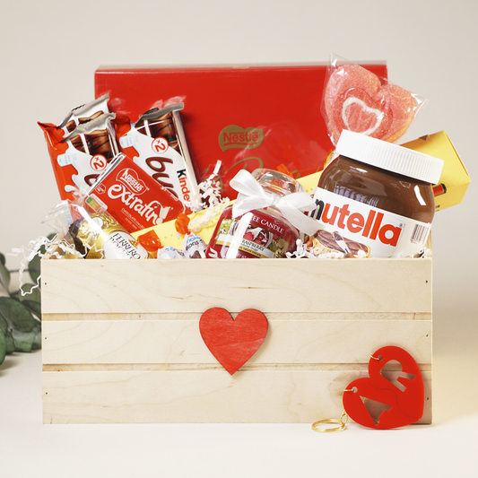 Caja con chocolates Premium para enamorados con llavero personalizado.