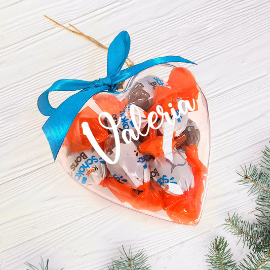 Bola de navidad en forma de corazón personalizada y rellena de Kinder Schokobons