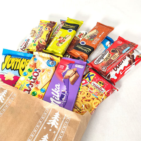 Bolsas kraft navideña, llena de chocolates, estampado árboles