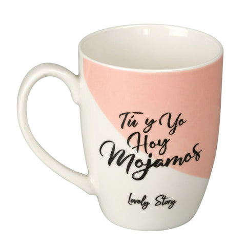 Divertida taza con mensaje, hoy mojamos Rosa. Presentada en blister.