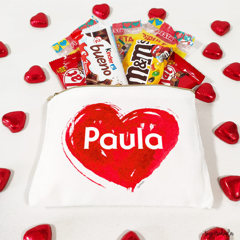 Neceser personalizado con chocolates en su interior. En caja de regalo. Modelo Corazón